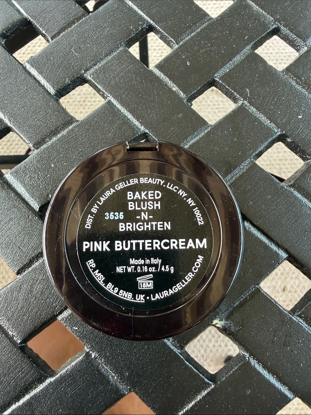 Laura Geller Swirled Pink and Gold Baked Blush - Picture 2 of 3